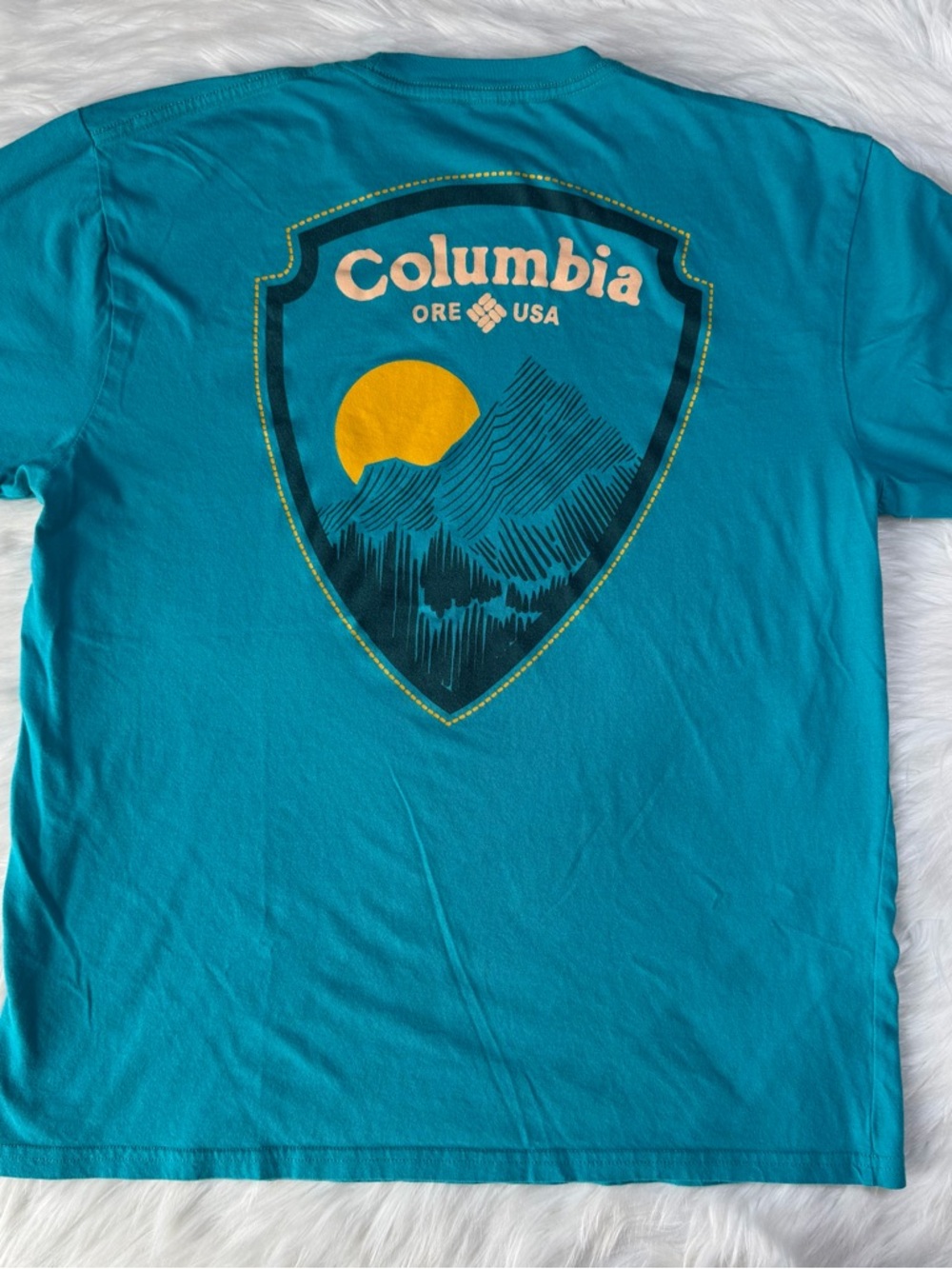 Columbia Graphic Shirt - Picture 3 of 3